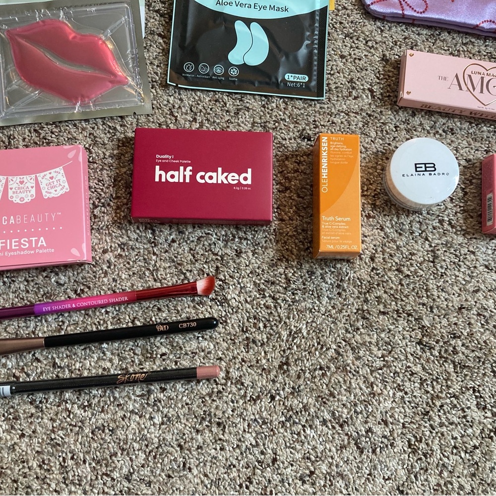 Lot of Beauty, Makeup, and Skincare Samples & Supplies - Picture 5 of 5